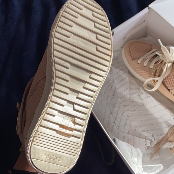 Also shoes - Picture 3 of 5